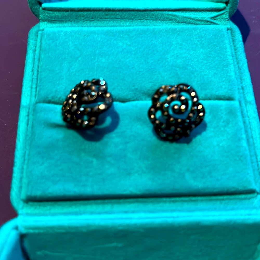 Black rose earrings